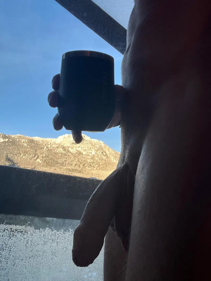 Good morning coffee freaks. It’s a Frosty Friday here, glad I’m on the warm side of the glass… ☕️