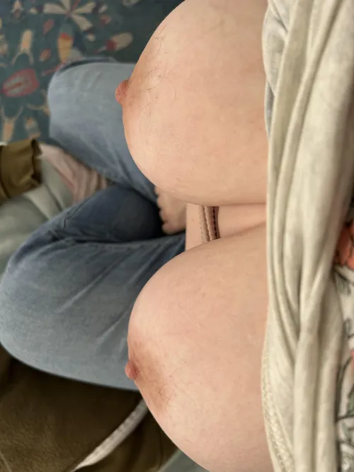 good morning from me and my hairy nips ☺️