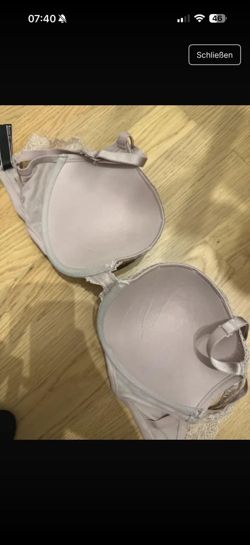 Got 3 bras and soooooo horny dm me to chat