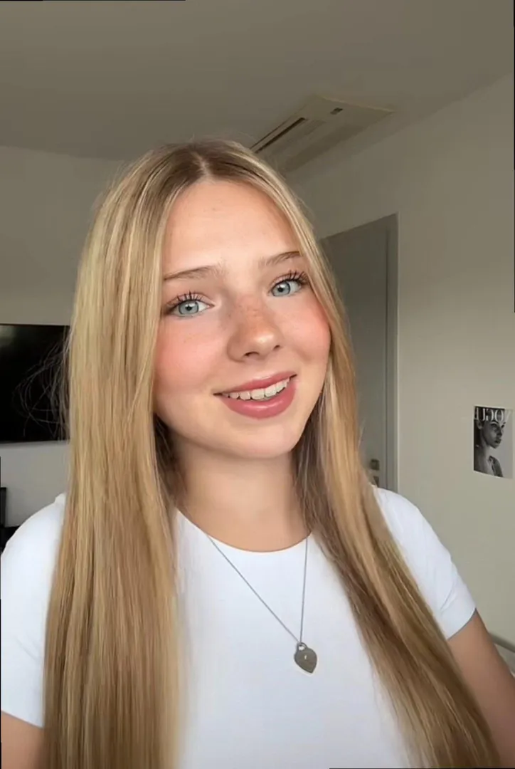 got a sneaky lil photo wanna see it if u promise to keep it secret