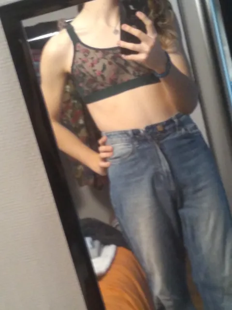 got positive feedback on a lesbian discord, is it reddit worthy??