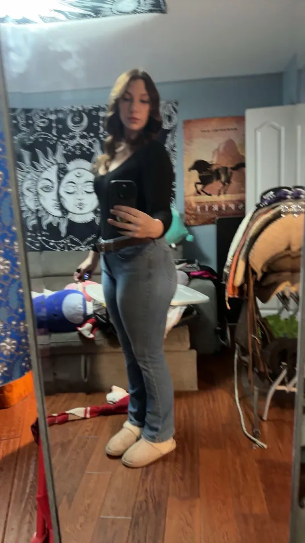 Got the old saddle in my bedroom because why not