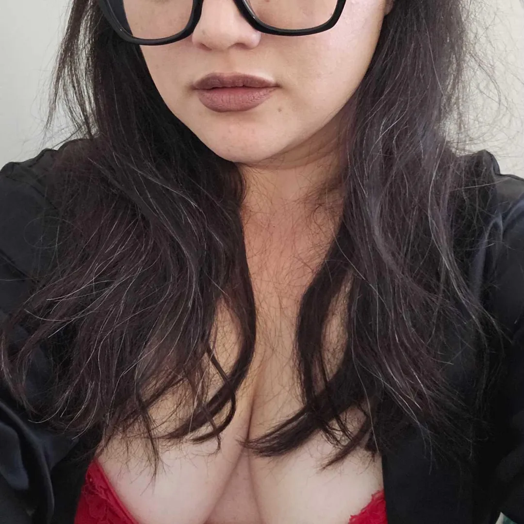 Goth asian MILF customs, sexting, and more✨️