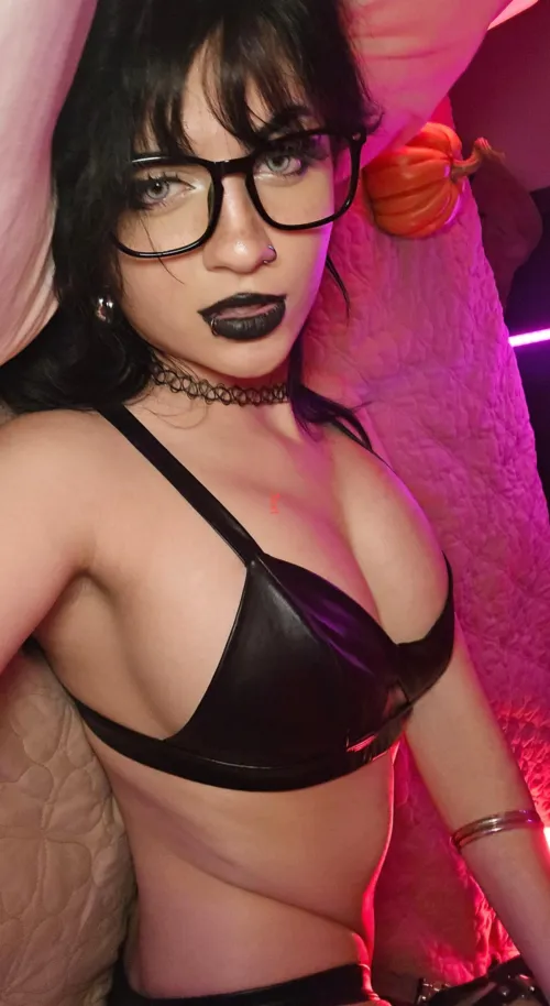 Goth girls make the best girlfriends