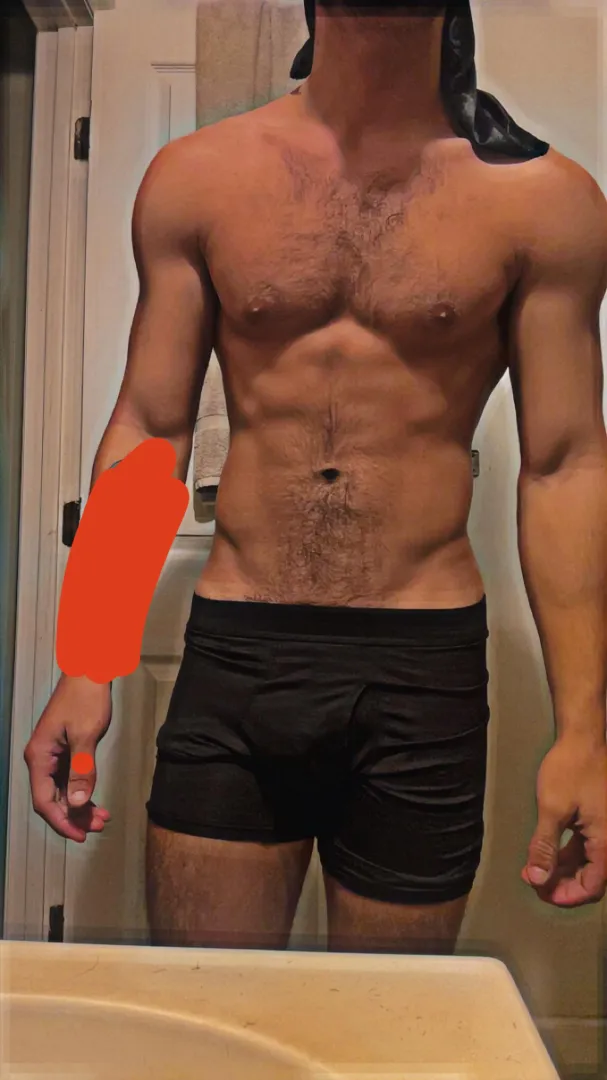 Gym looks like it’s paying off ;) can’t wait to show off even more.