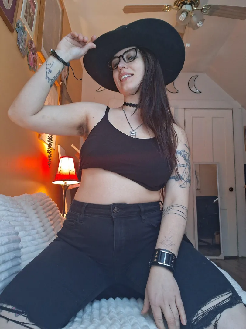 Hairy pits, crop top and cowboy hat