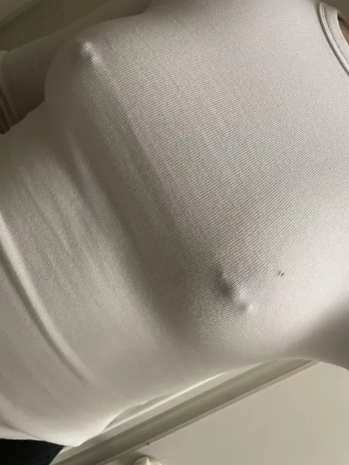 Haluisitko kokeilla miltä nää tuntuu sun huulien välissä