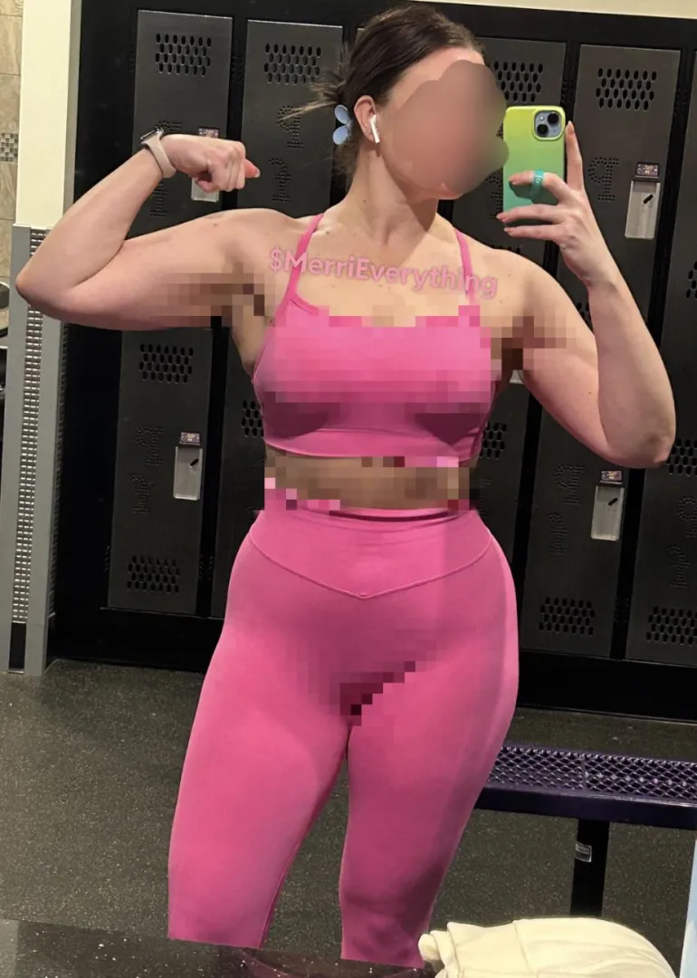 Happy late Valentine’s Day! Your gift is me wearing pink  and flexing above you. Simp and send like a good puppy. 