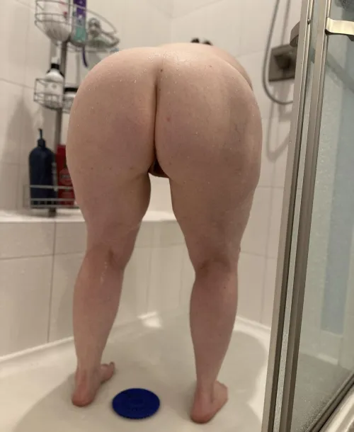 Happy MILF Monday Hips