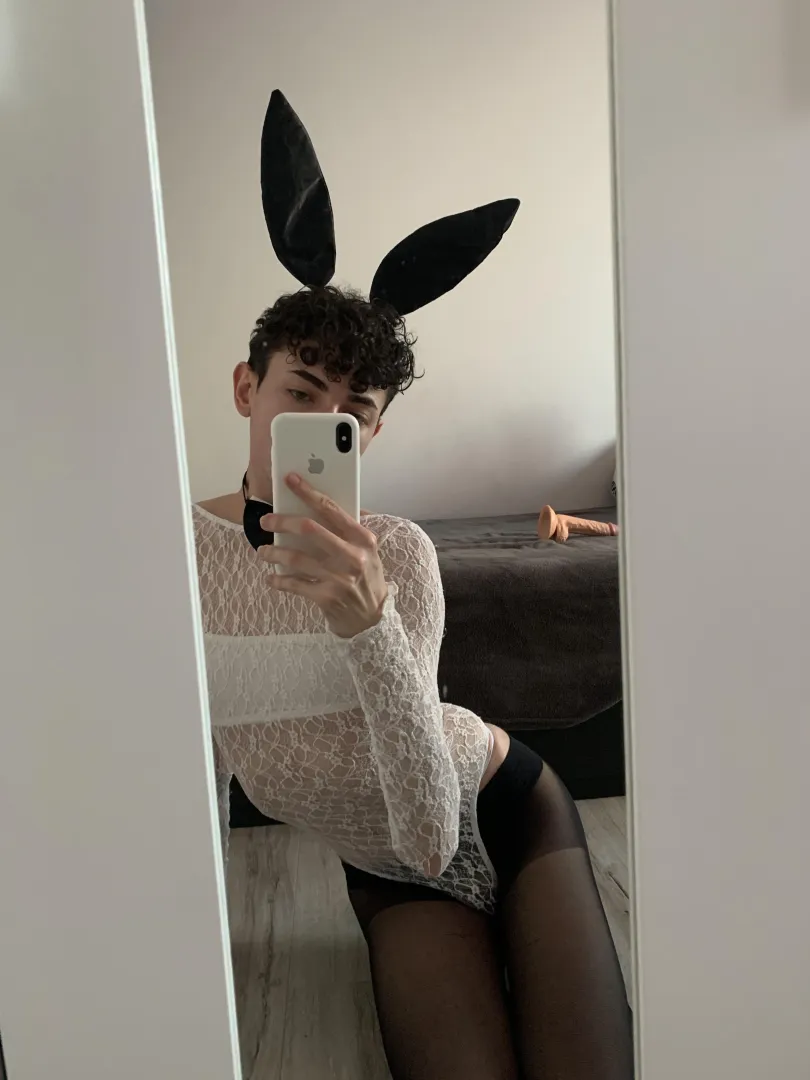 Happy Valentine’s ❤️ want to be mine baby?