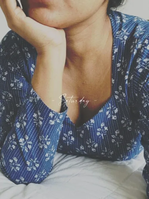 Happy Weekend. I'm looking for image ideas to post. Comment down (non naked only) [F]