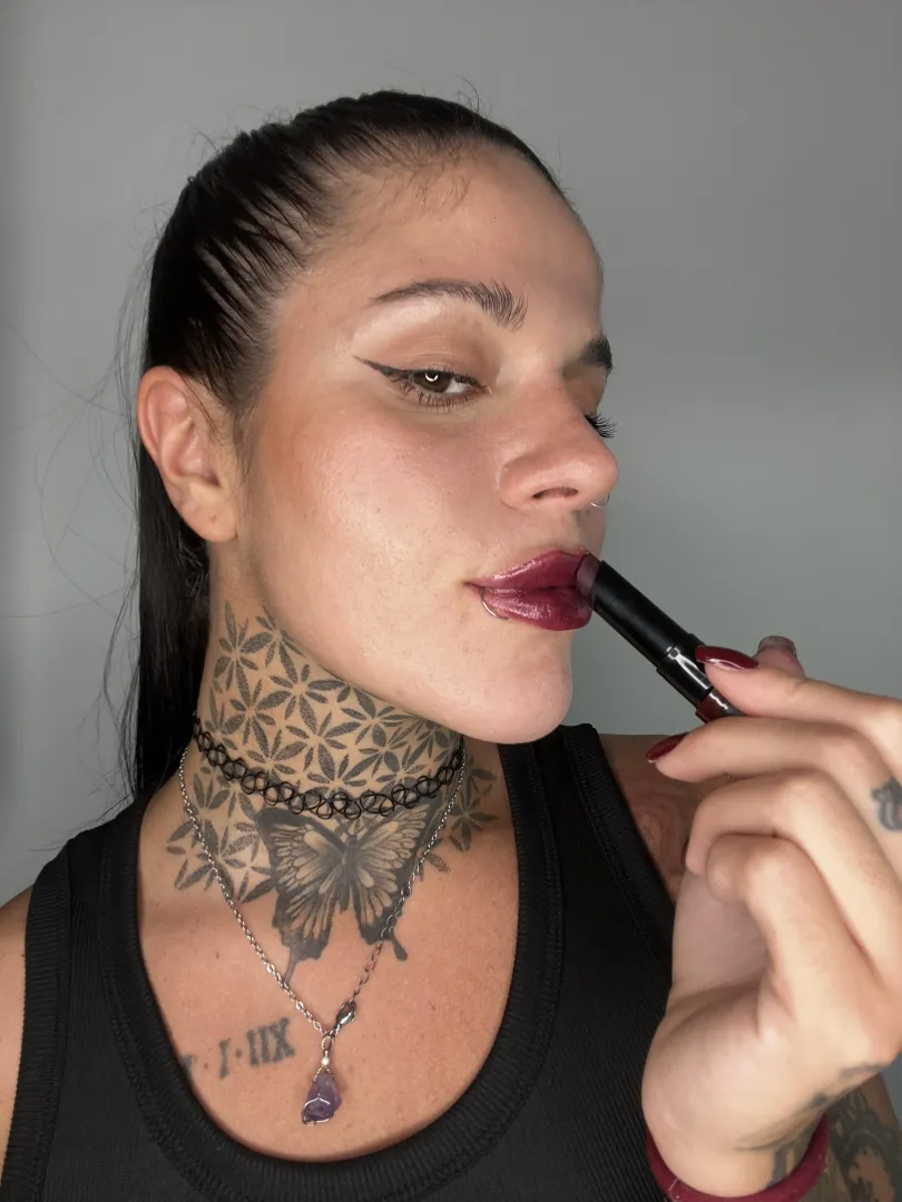 Haré un enchastre con el pinta labios y tu piel esta noche