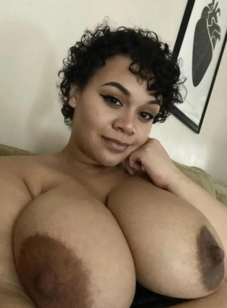 Have you been missing them babe?  home alone with the twins hanging! Thirsty Thursday ❤️ Menu? Dm!