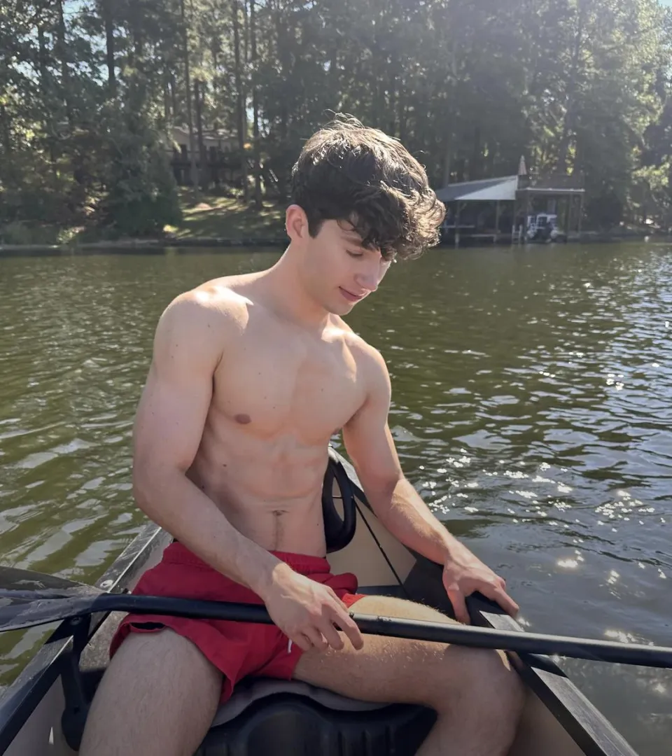 Hello there , i am so bored rn, pls feel free to dm