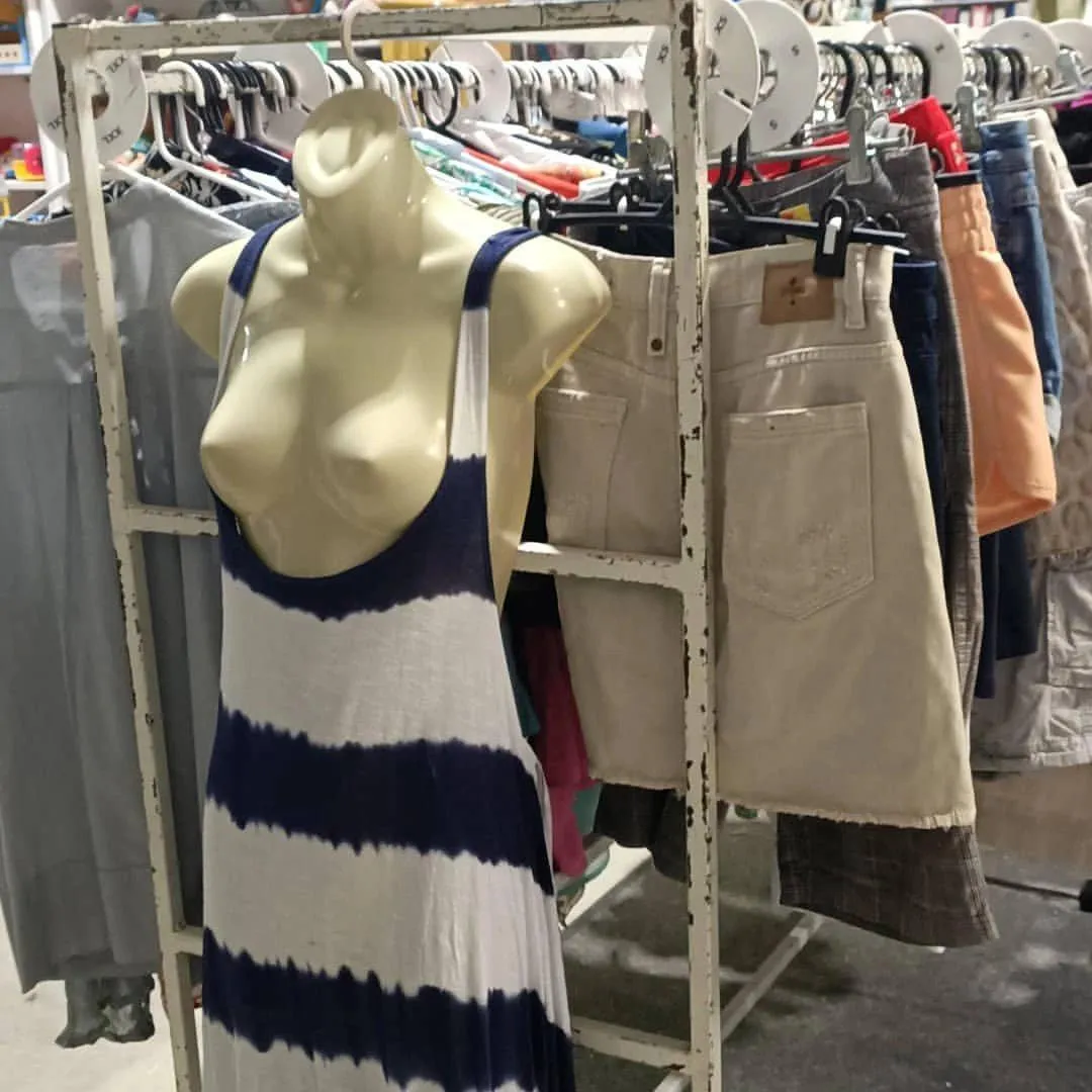 HELP NEEDED : Do you know of a website that sells AltBoobWorld style clothes in your world?  Please comment below with links, info.  I'm compiling a list.  I've added a few already!