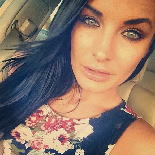 Her smirk is deadly and is so gorgeous. I hope she returned and didn't retire so early.