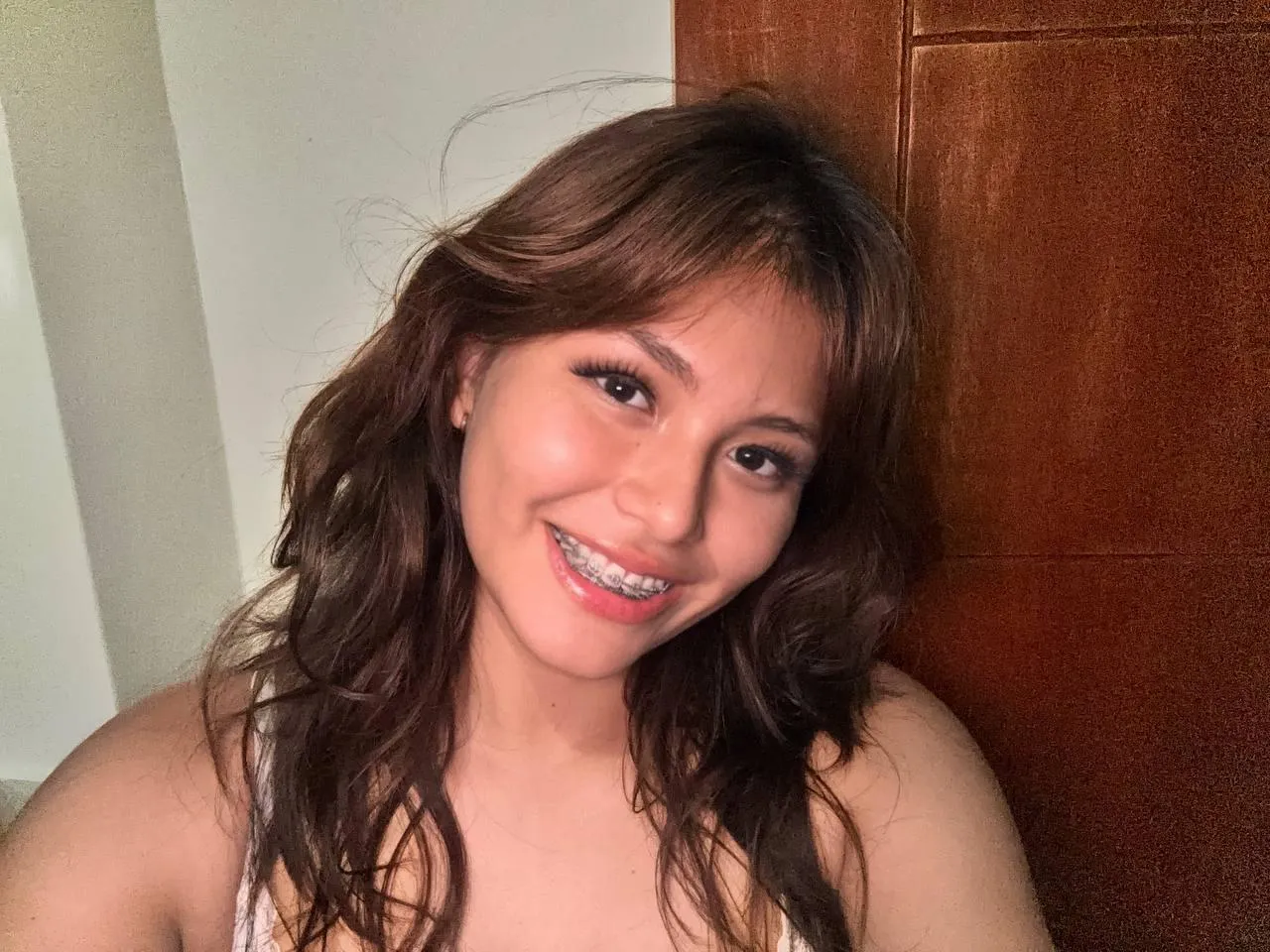 Her unadorned face simply adds to her charm, Revealing a self-assured beauty that requires no embellishment.