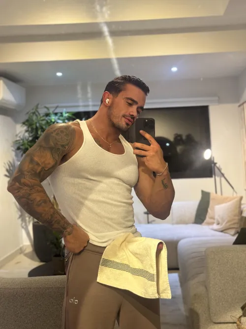 Here to distract you for a minute