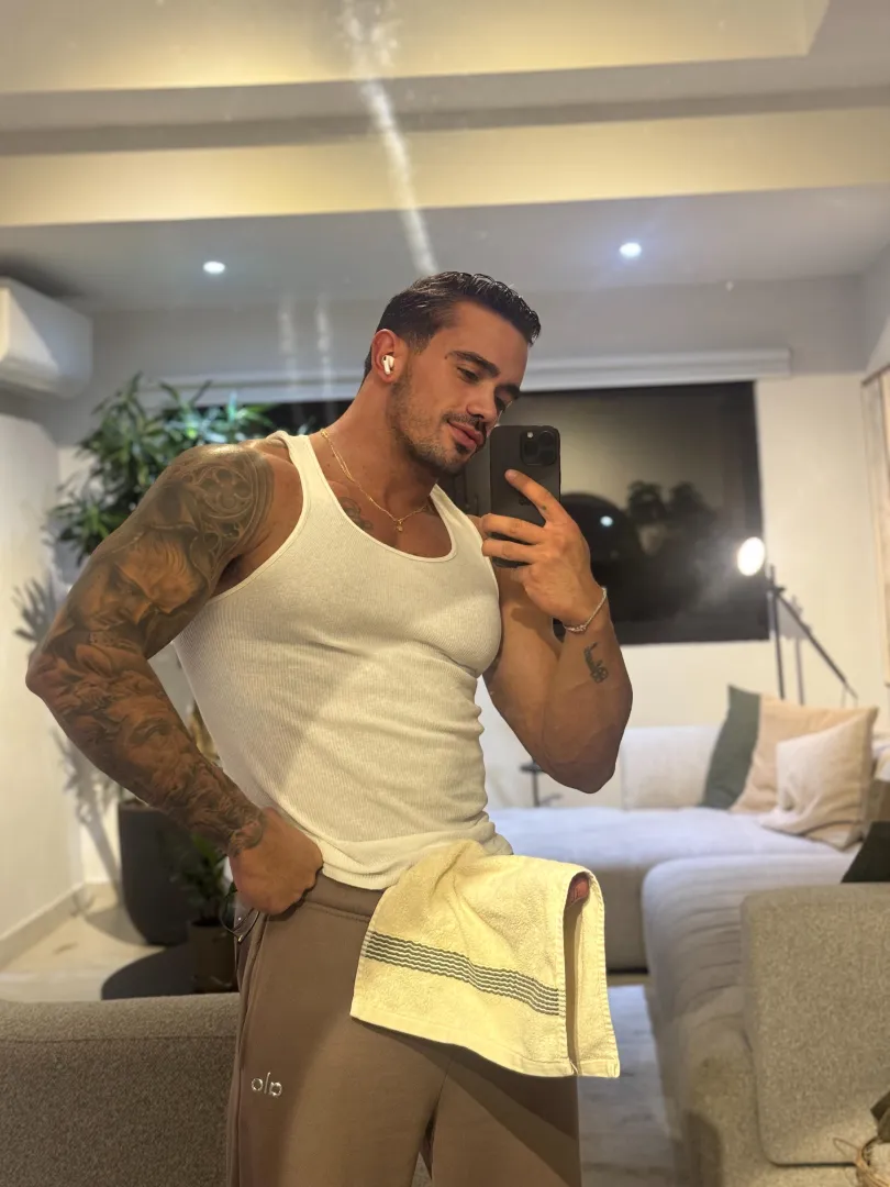 Here to distract you for a minute