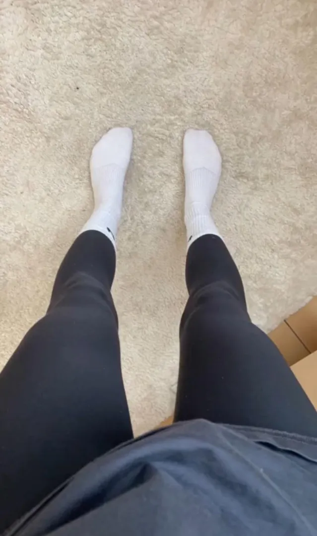 Herrin (20) hier, suche unterwürfige Jungs 18-22 Jahre mit Face! ⬇️