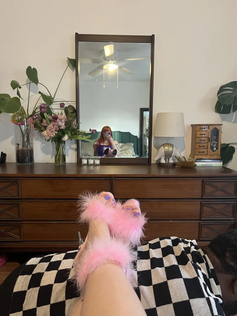 He's the perfect foot rest for these beautiful toes & shoes