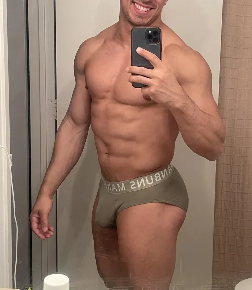 Hey :) happy Sunday everyone! Onlyfans.com/MaxedAlex :) enjoy more content over there