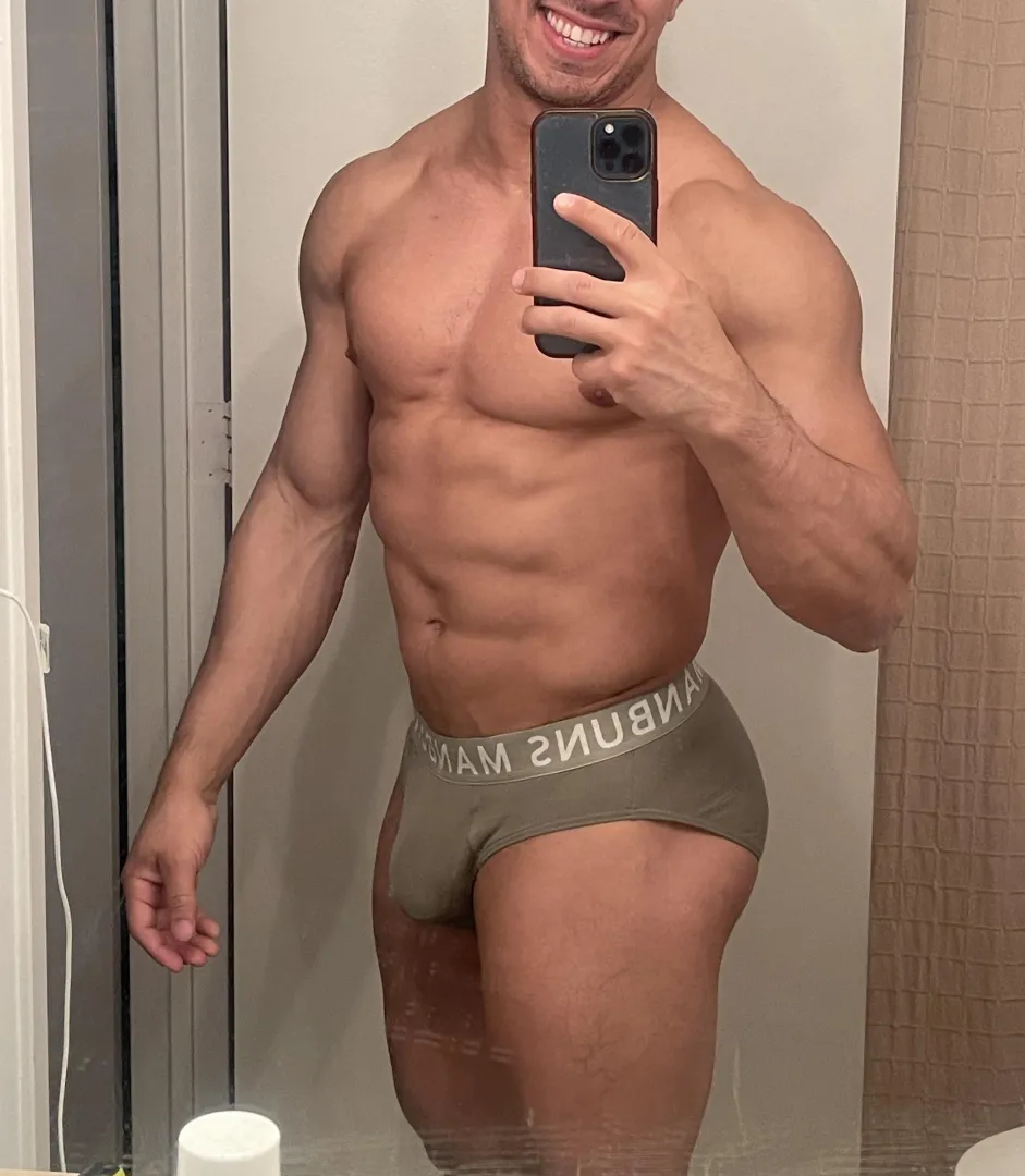 Hey :) happy Sunday everyone! Onlyfans.com/MaxedAlex :) enjoy more content over there