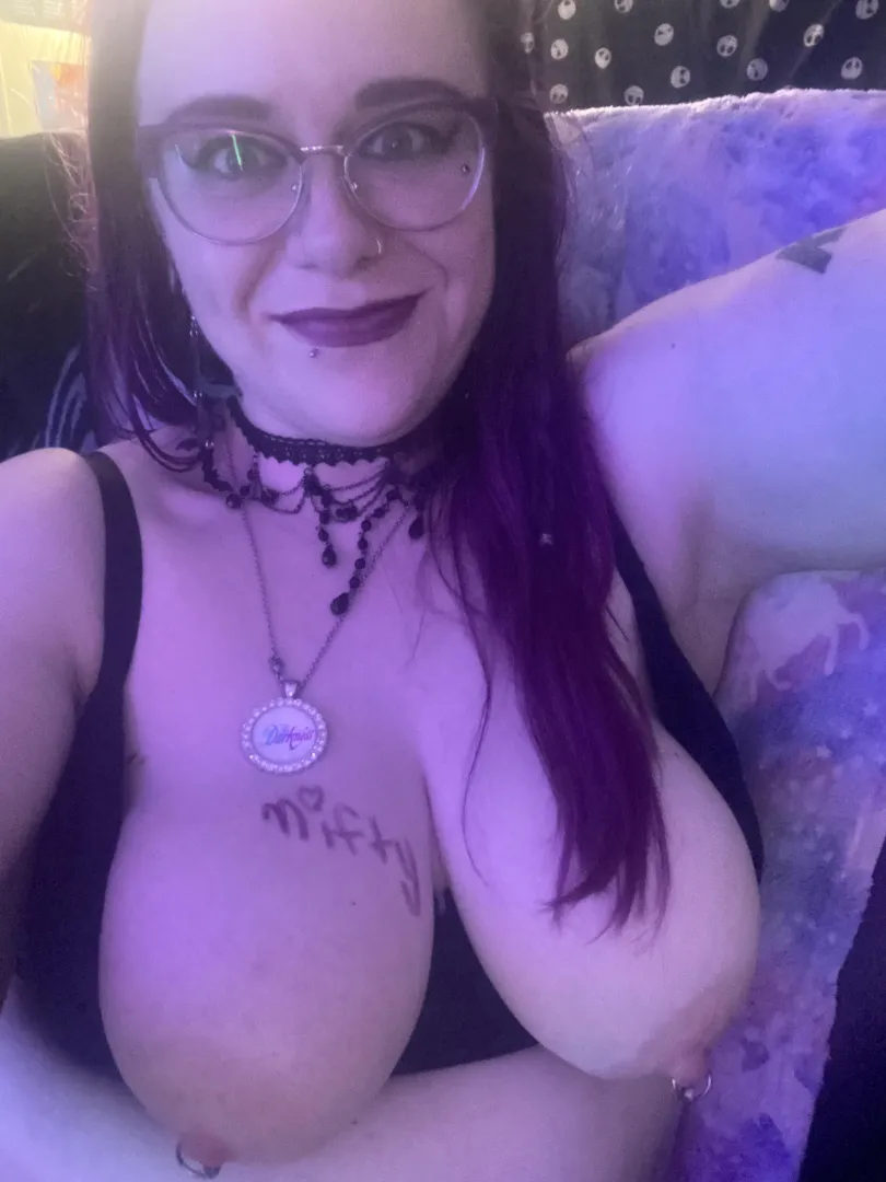 Hey it’s Kristen Darkling, gregarious goth nerd budtender chick!