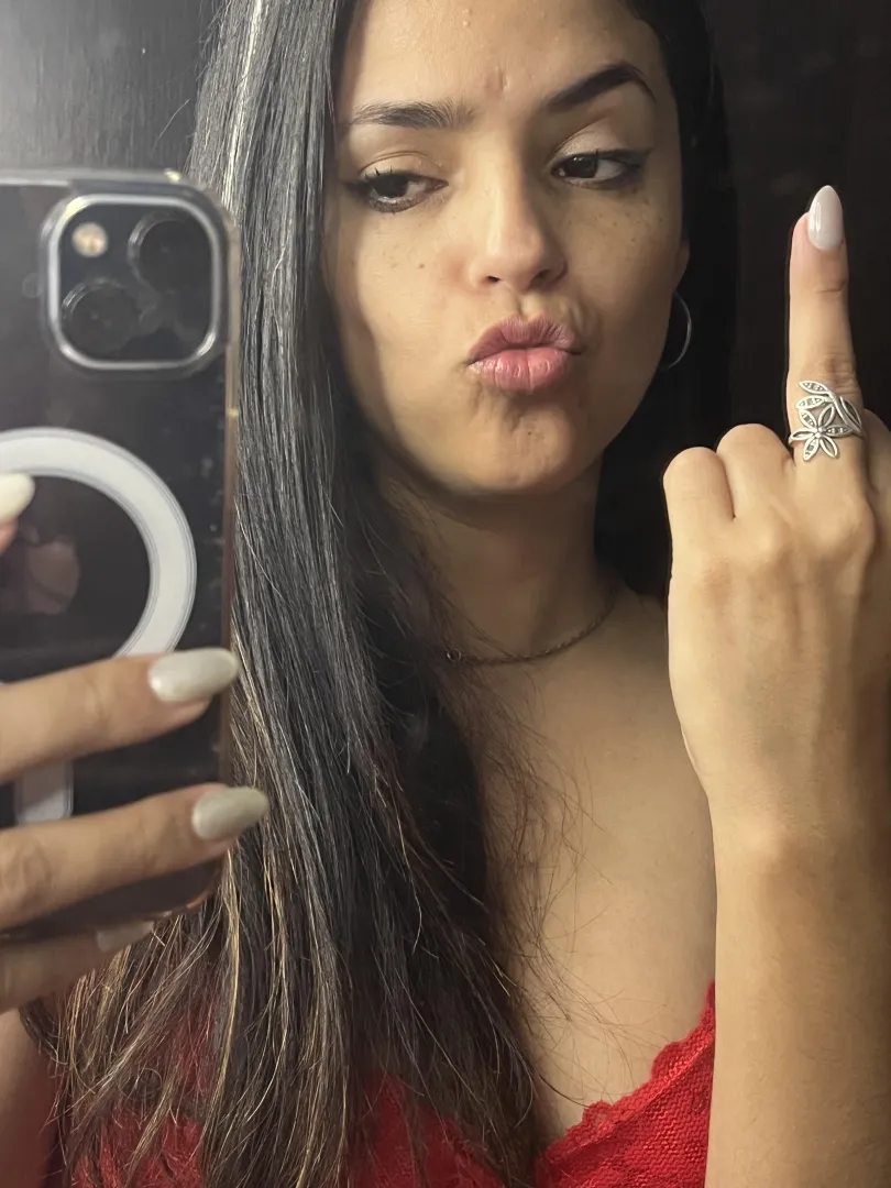 Hey loser, just seeing my face makes you fall for me