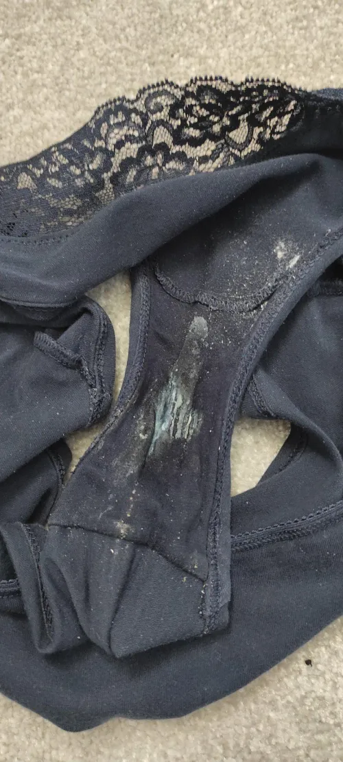 Hi Hun... Do you want to sniff my panties?? Say hi if you want this