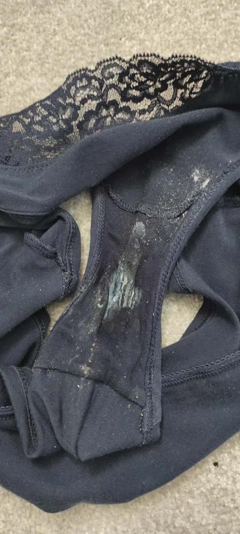 Hi Hun... Do you want to sniff my panties?? Say hi if you want this