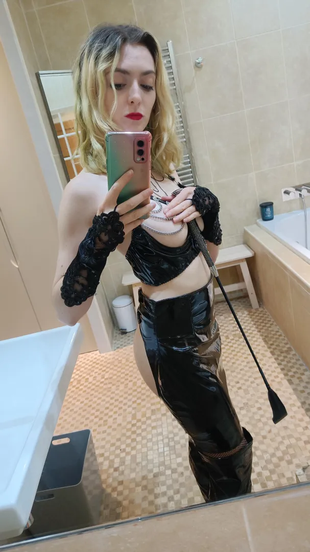 Hi I'm Lily from London