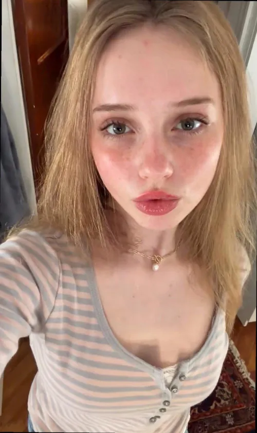 hi lovelies, think a shy lil thing like me could steal ur attention