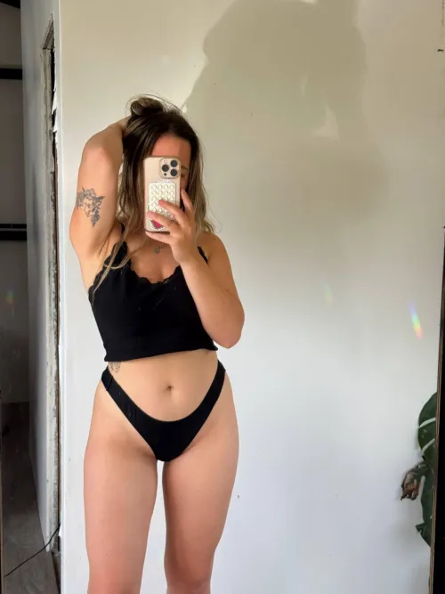 hidden thrills and stolen glances… who notices me like this?