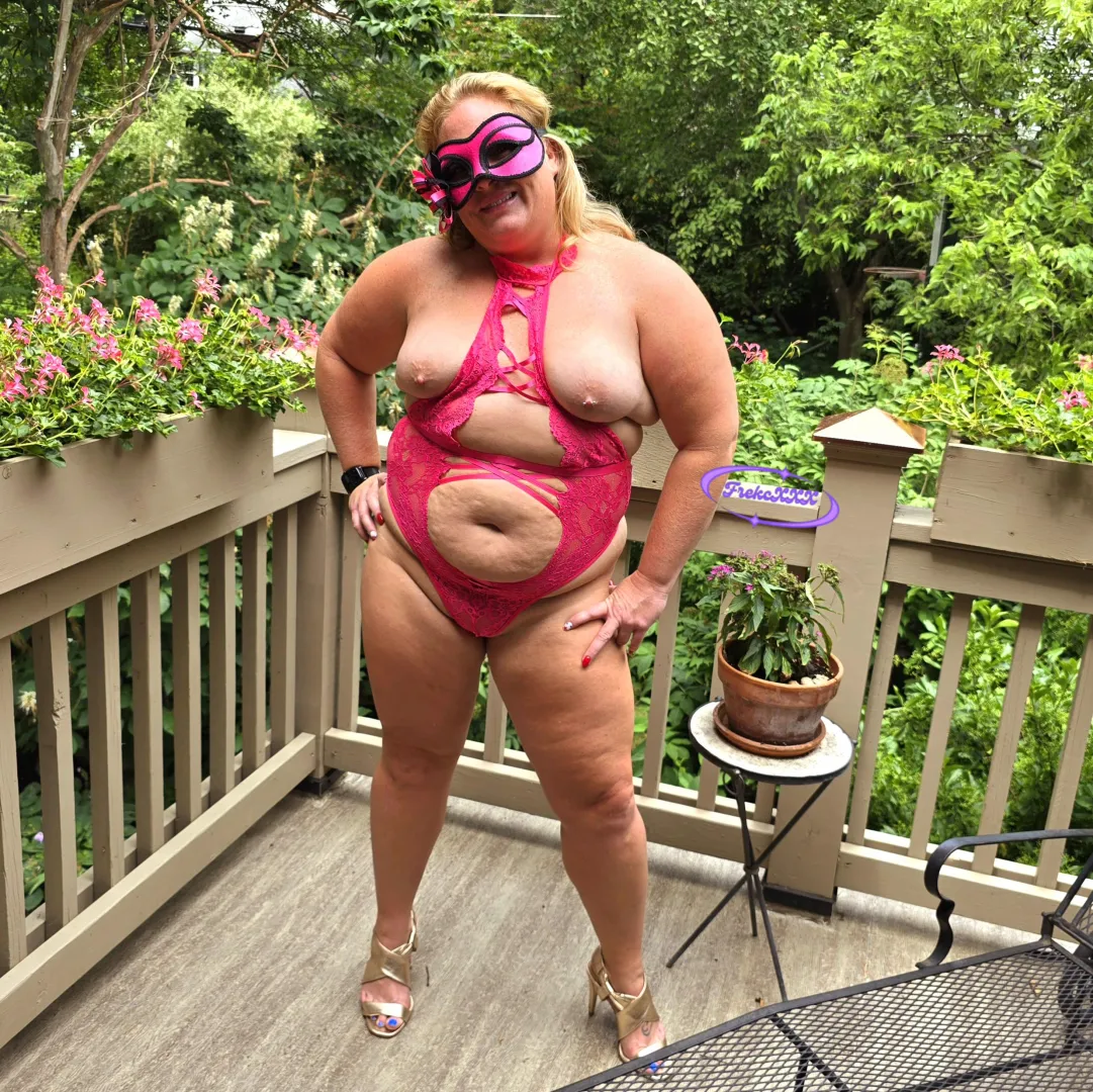 Hoes love gardening!!