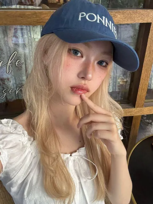 hold my wrists gently and make me feel so full