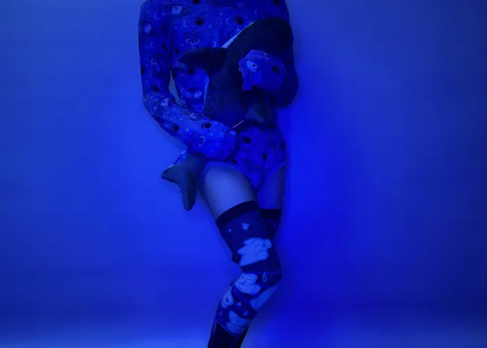 hold this little twink like i hold him ( ˶>˶˶<˶)🦈