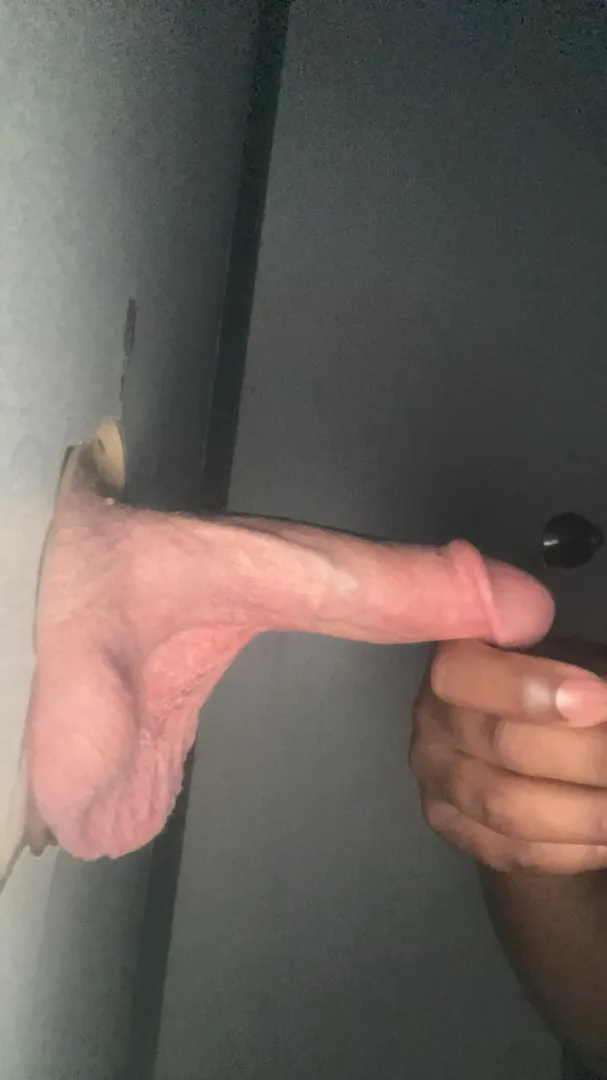 Home Glory hole open all day . Males needing to drain please ask for address northeast Knoxville.