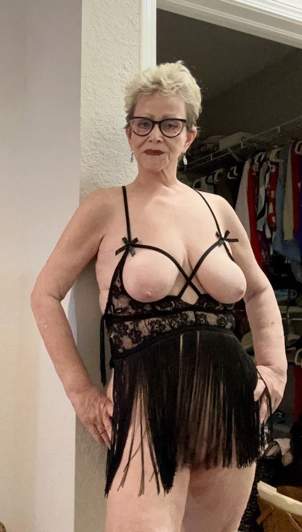 Honestly would you fuck a grandma like me