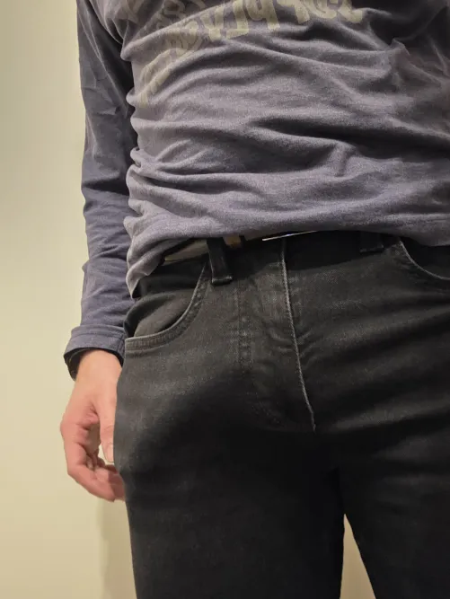 Hope some hot ladies will notice