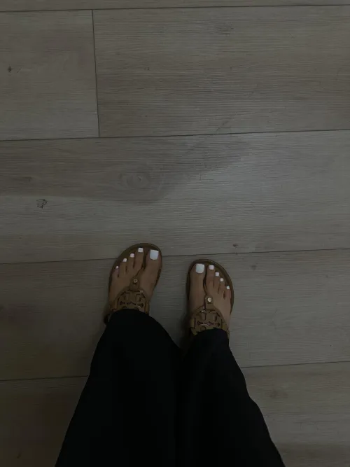 How do my feet look in Tory’s?