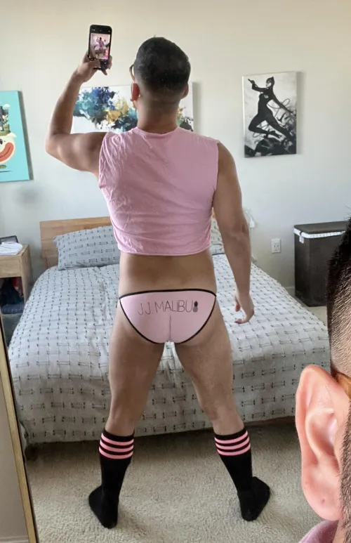 How do you dress your houseboy?