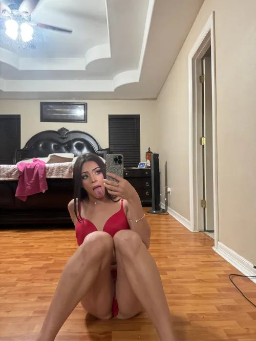 How horny this pose makes you, 1-10?