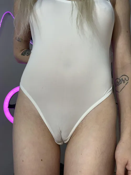 How long can you can u stare at my lil cameltoe?