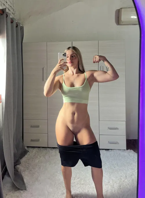 How many guys like gym girls?