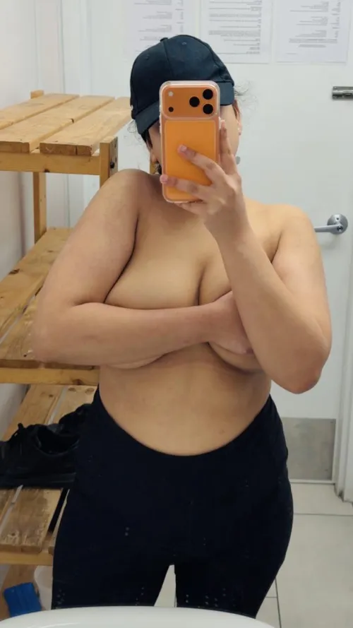 How may i service u sir…