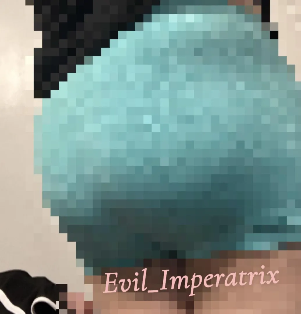 How’s my ass looking? Oh wait 