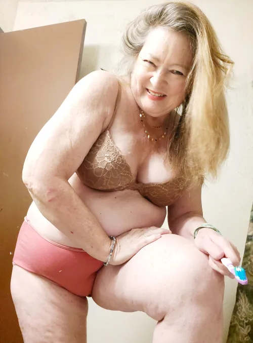 I am a cougar that brushes her teeth for good oral