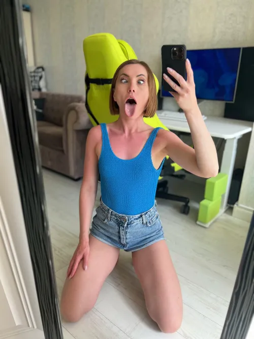 I brought the eye-candy, you bring the gaze.