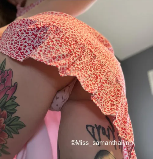 I can only hope someone sees my fat pussy in panties when I bend over